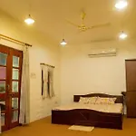 Hibiscus - Nature & Lush - A Luxury Cottage