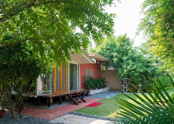 Hibiscus - Nature & Lush - A Luxury Cottage